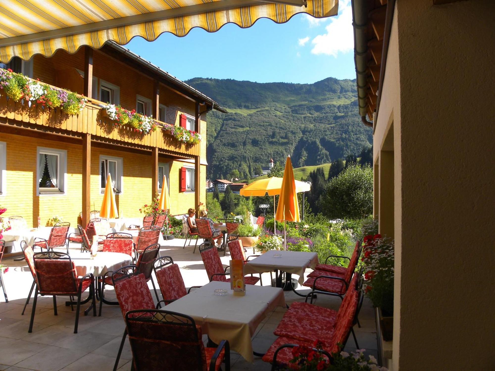 Hotel Alpenblume Damuels Esterno foto