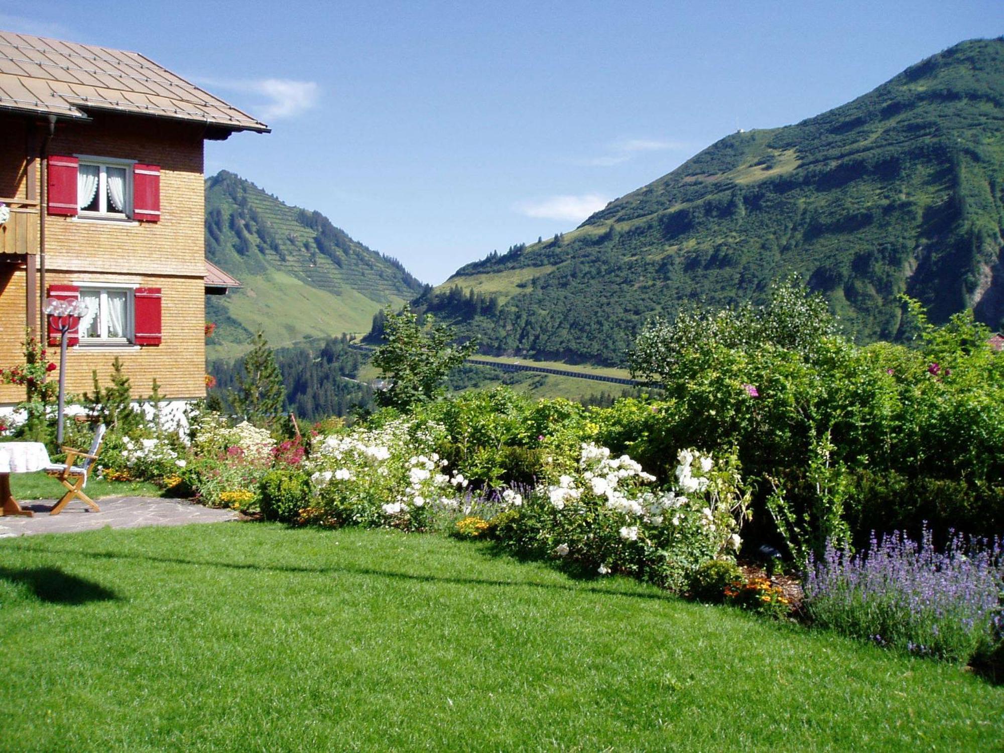 Hotel Alpenblume Damuels Esterno foto